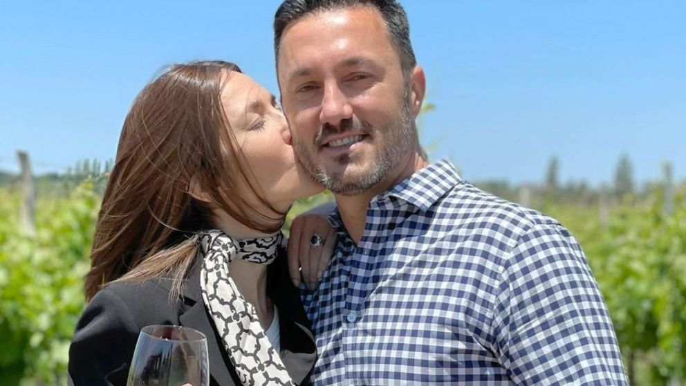 Cristina Pérez muy enamorada de Luis Petri, su novio.