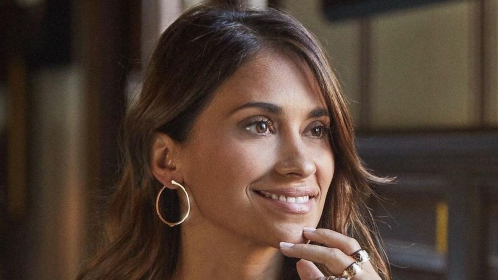 Antonela Roccuzzo no se olvida de su peluquería del barrio.