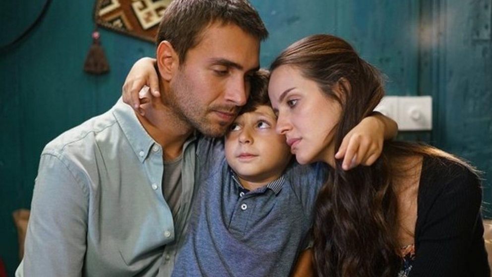 La novela turca "Fugitiva" cuenta la historia de una mujer que quiere escapar de su encierro.