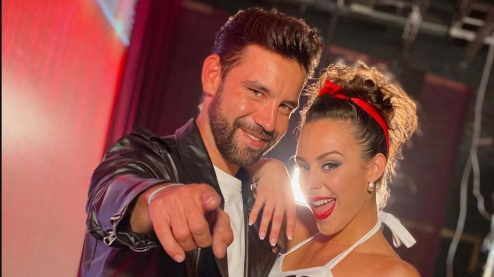 Cachete Sierra y su novia celebran su amor.