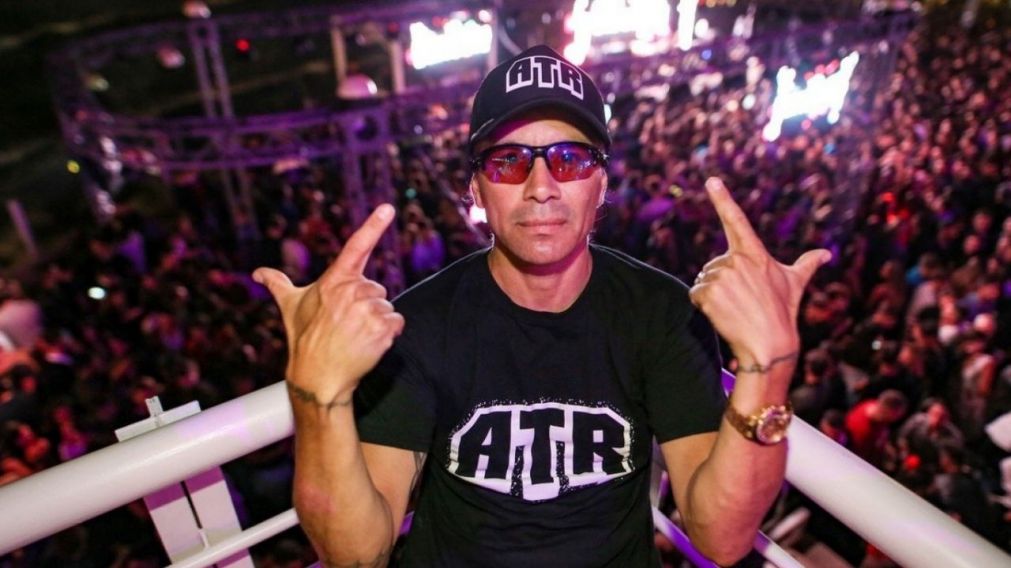 El cantante de cumbia tomó un drástico accionar.