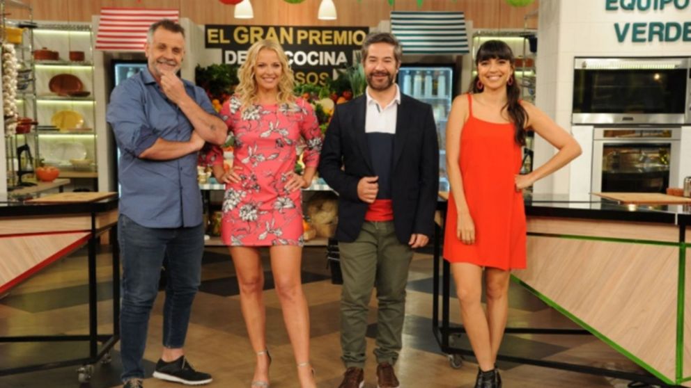 Uno de los jurados del reality conducido por Carina Zampini protagoniz� un gracioso momento en las redes.