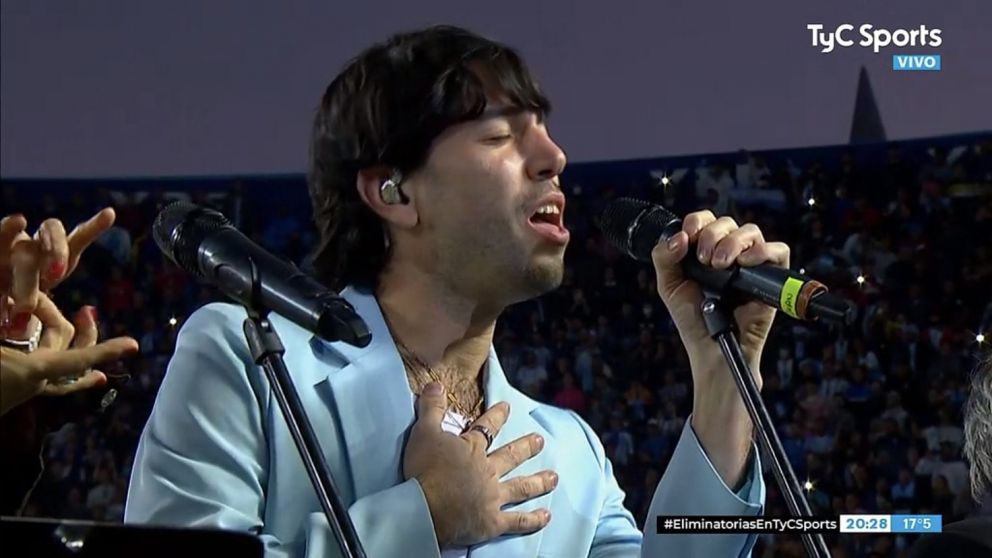 Mateo Sujatovich de "Conociendo Rusia" se destacó en la interpretación del himno en el partido de la Selección Argentina.