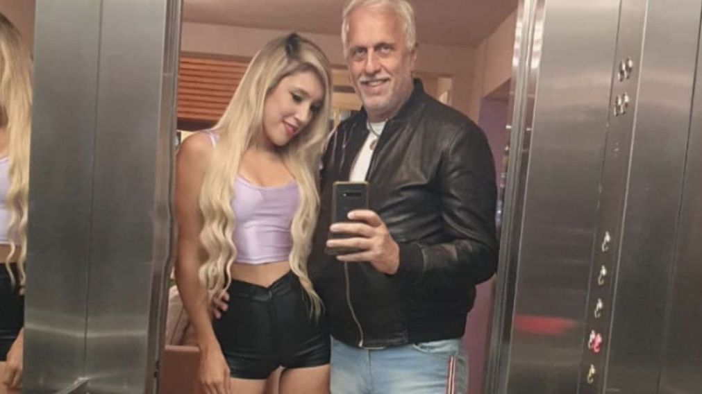 El padre de Wanda Nara, Andr�s, present� a Debby Gim�nez, su nueva novia. 