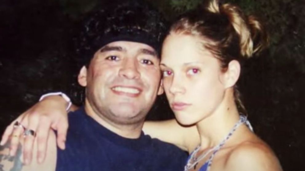 Mavys Álvarez volvió a apuntar contra el entorno de Diego Maradona en Cuba.