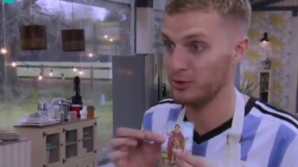 Un participante le rezó a San Expedito en "Bake Off".