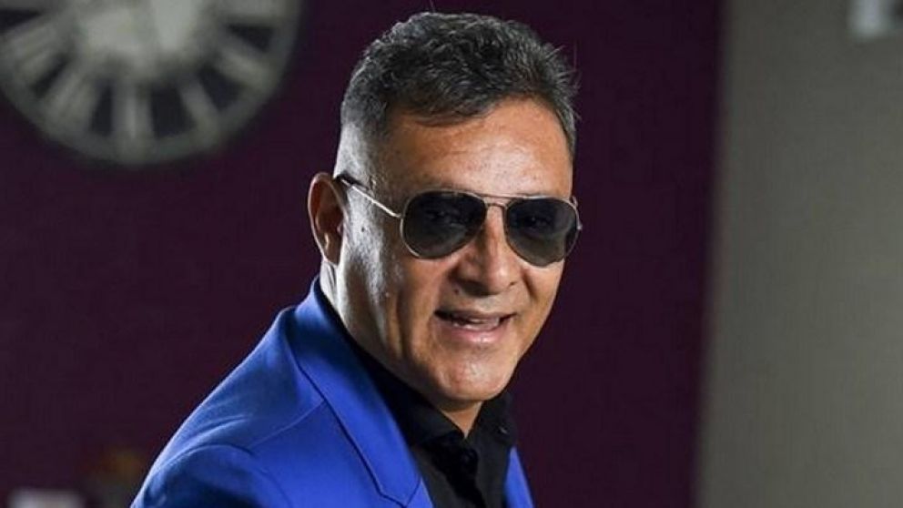 El santafesino que cantará el himno.