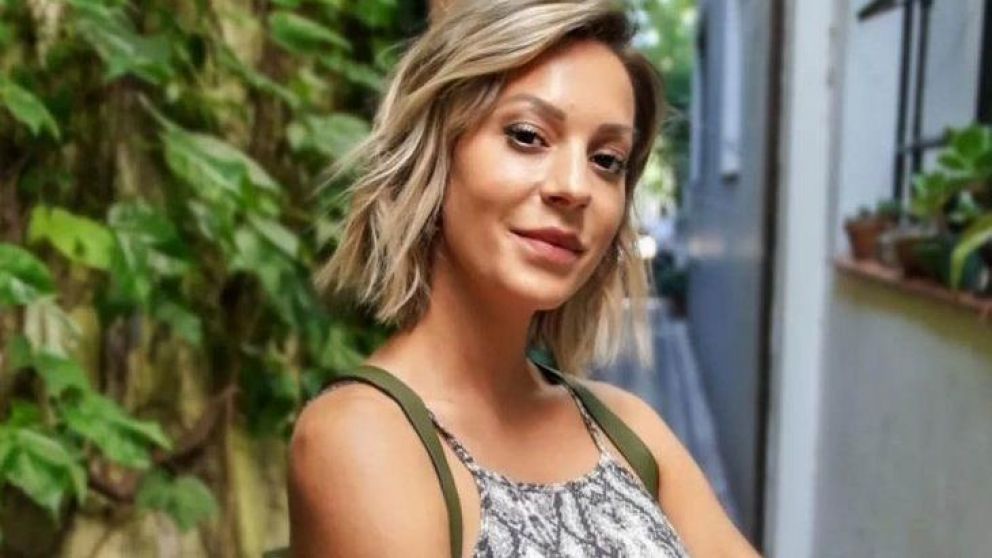 Enojada por las críticas.