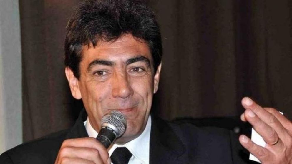 ¡Gran momento en la carrera del locutor!