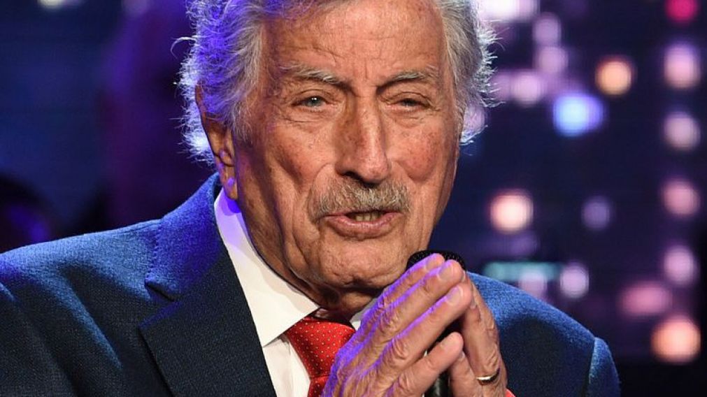 Tony Bennett se aleja de los escenarios por recomendación médica.