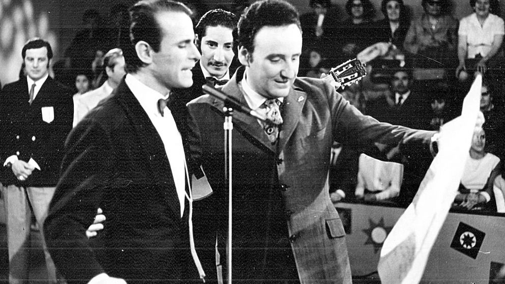 En el viejo canal 11, con el director de la emisora, Héctor Ricardo García.