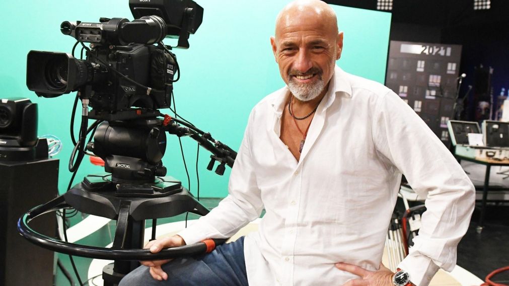 Se confiesa adicto al trabajo, y ama la televisi�n. (Foto Cr�nica: Carlos Ventura)