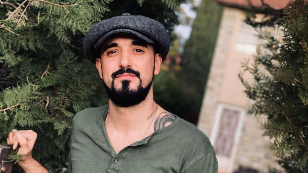 El músico quebró en emoción.