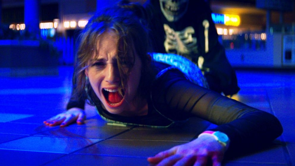 Maya Hawke ("Stranger Things") es quien inaugura la trilogía.