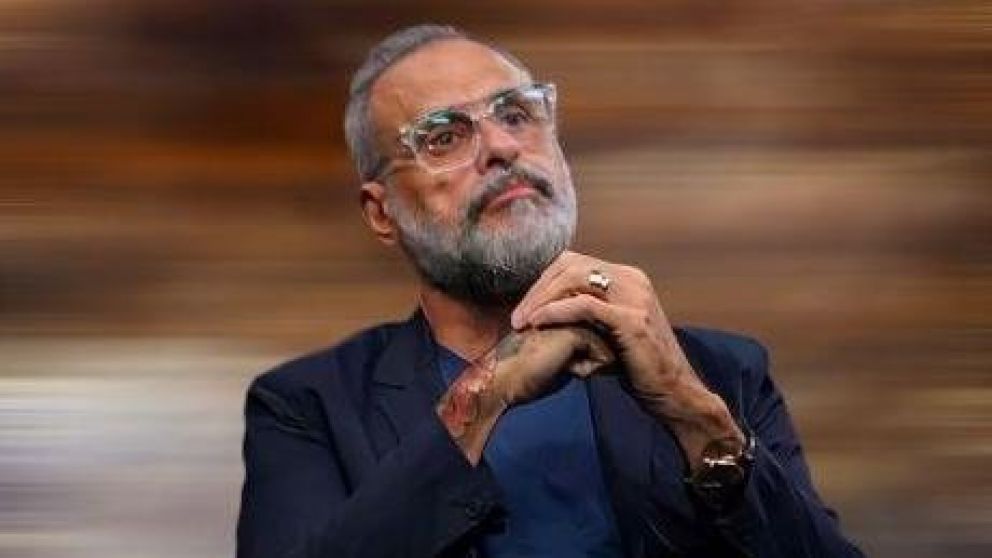 Abandona la televisión y se va a la radio.