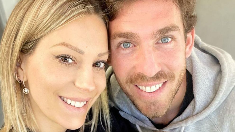 El futbolista se afeitó la barba y la bailarina aseguró que su bebé no lo reconoció.