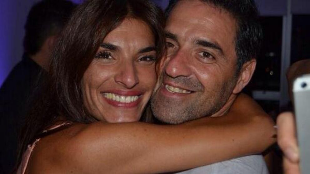 Mariano Iúdica acompañó a su esposa a vacunarse.