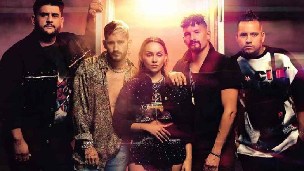 La banda estrenó un nuevo clip con los hermanos.