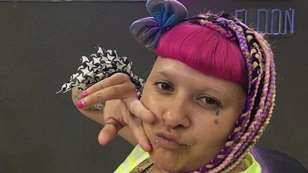 Fue detenida por organizar un evento social.