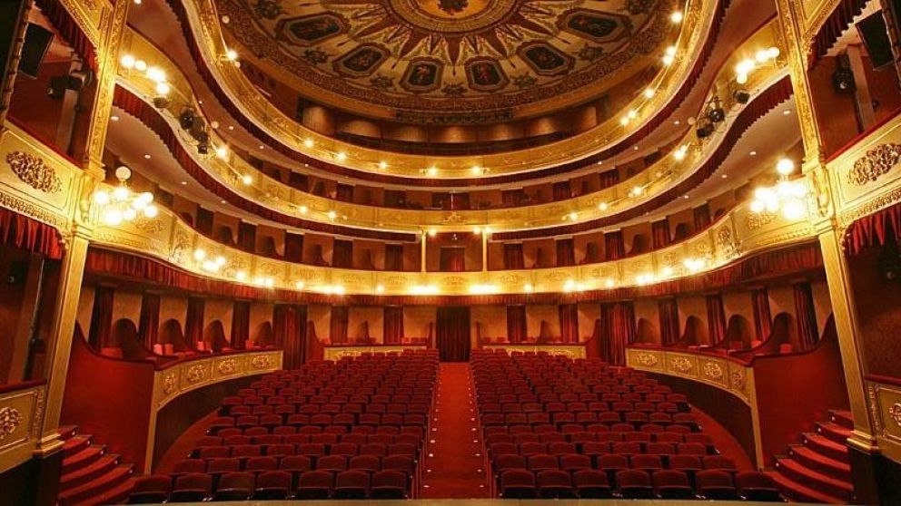 A partir del viernes 18 de junio vuelven a abrir los teatros con una capacidad de 30%.