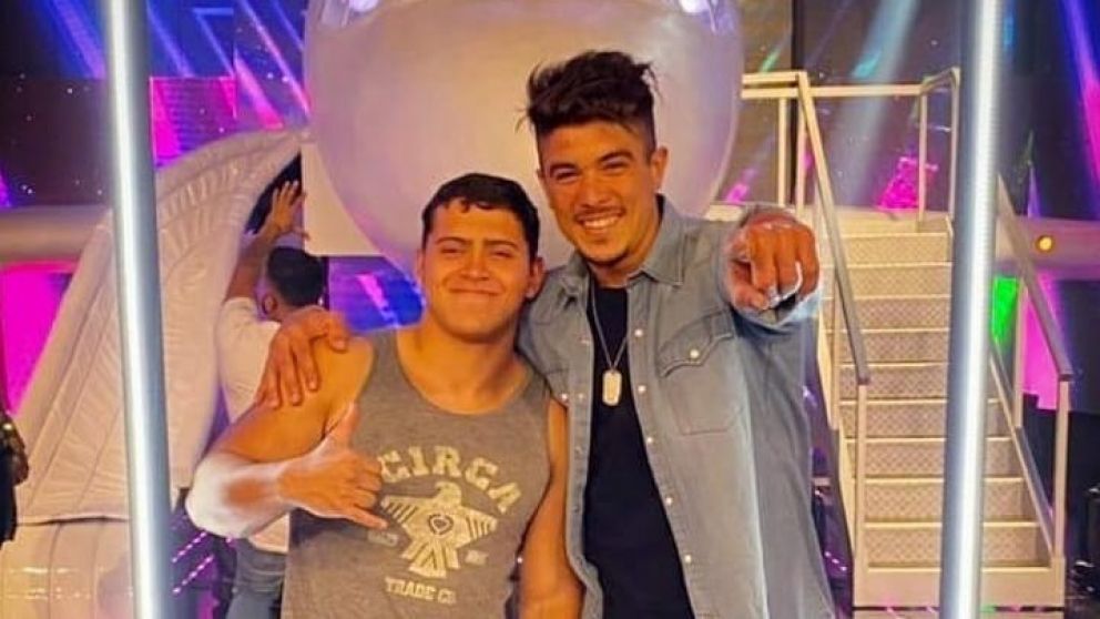 El carpintero y su compañero, preocupados por las nuevas reglas de las dominadas en "Bienvenidos a bordo"