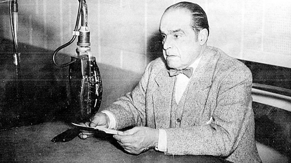 Una de sus muchas pasiones, la radio. (Archivo Diario Crónica)