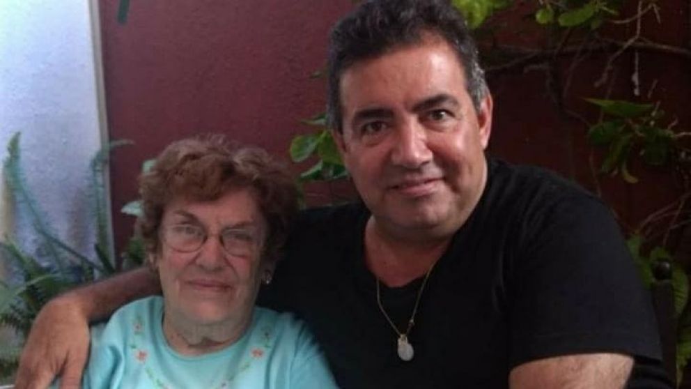 El actor debió despedir a su madre.