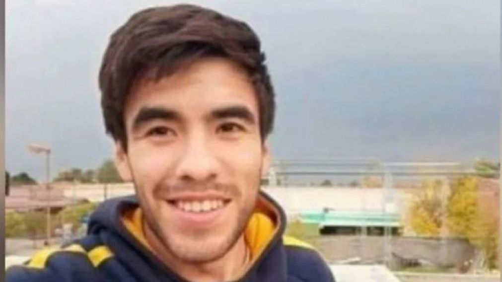 El joven fue detenido por la polic�a, y fue encontrado muerto 100 d�as despu�s.