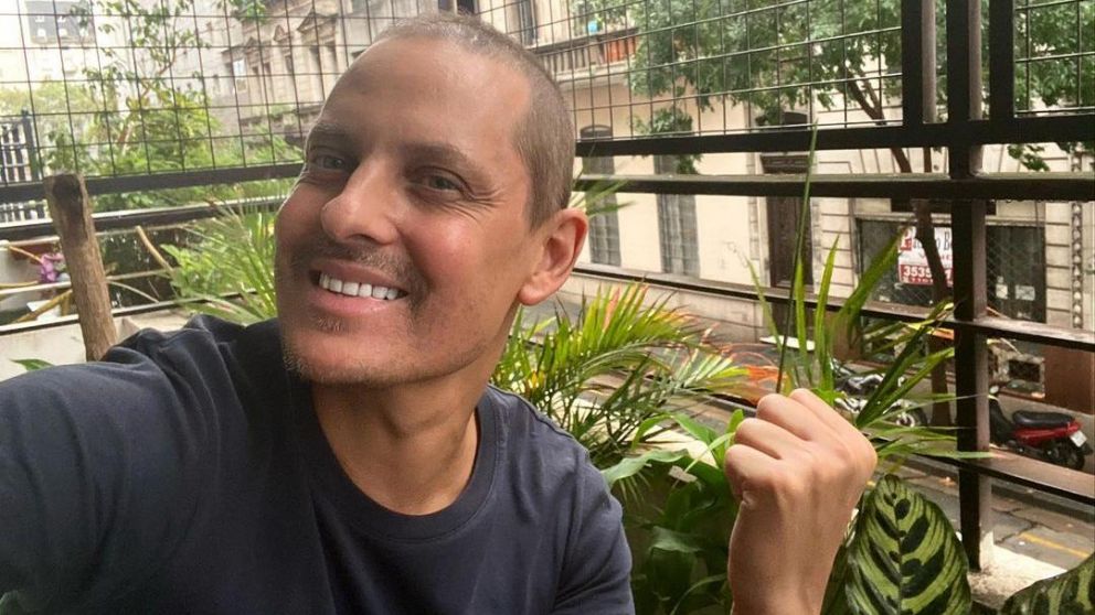 El conductor se mostró feliz y en plena recuperación.