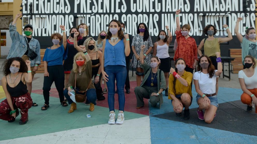 El colectivo acompa�� a Thelma Fard�n. (Fernando P�rez Re/Diario Cr�nica)