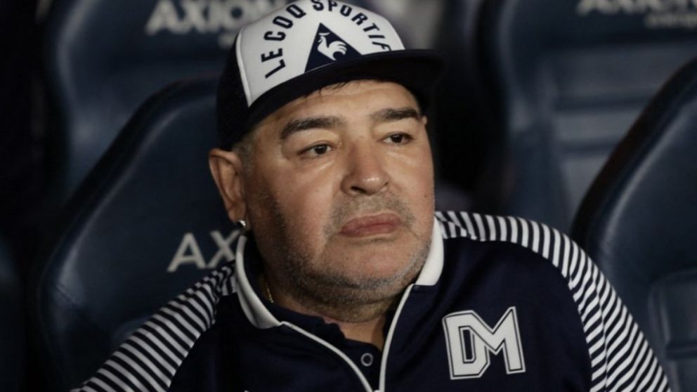 Investigan a Matías Morla por los extraños manejos financieros de Maradona.