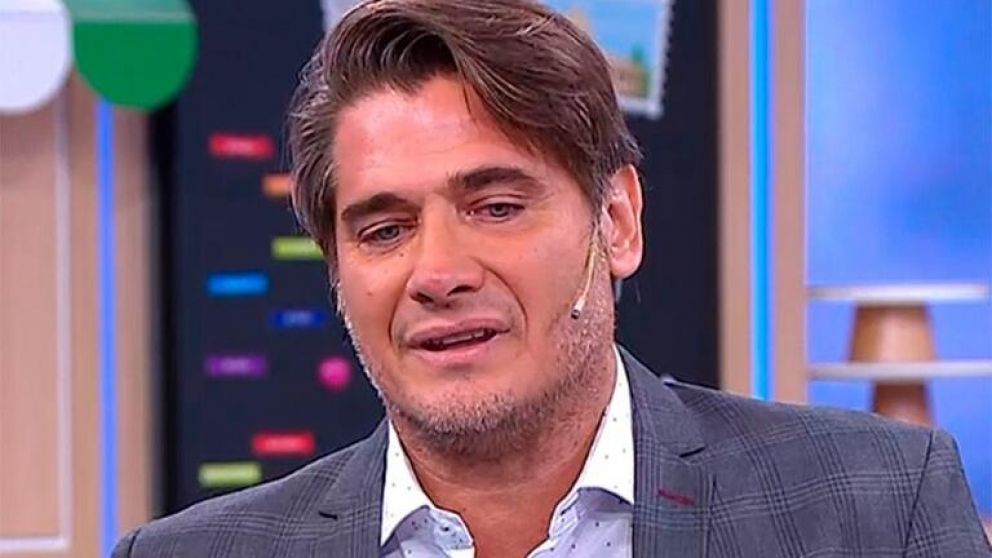 El periodista se quebró al aire.