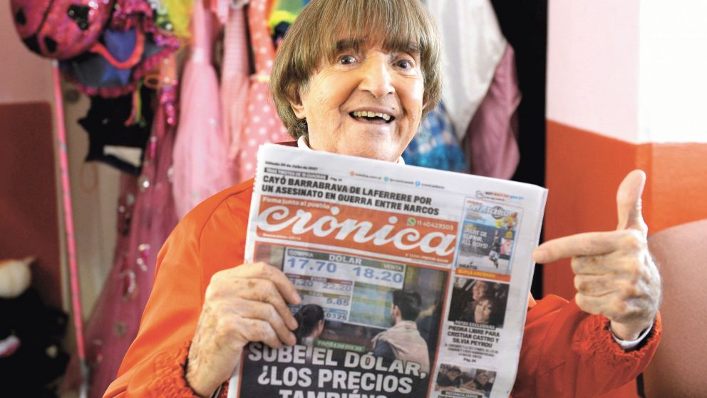 Un ícono de la cultura popular, y lector de Crónica. (Foto: Hernán Nersesian)