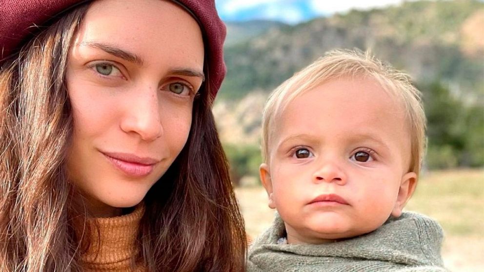 Los cuidados de la modelo sobre su bebé.