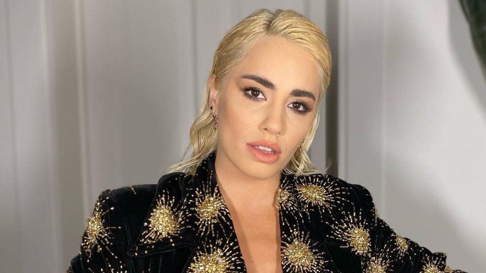 La artista explicó su insólita expresión.