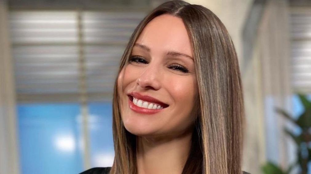 La modelo volvió a la televisión en pleno embarazo.