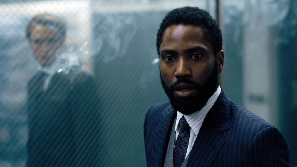 John David Washington protagoniza "Tenet", el primer tanque en llegar a la pantalla grande tras un año