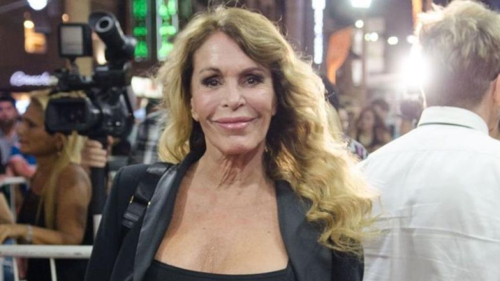 La ex vedette sufrió una fractura de cráneo al caer de una escalera.