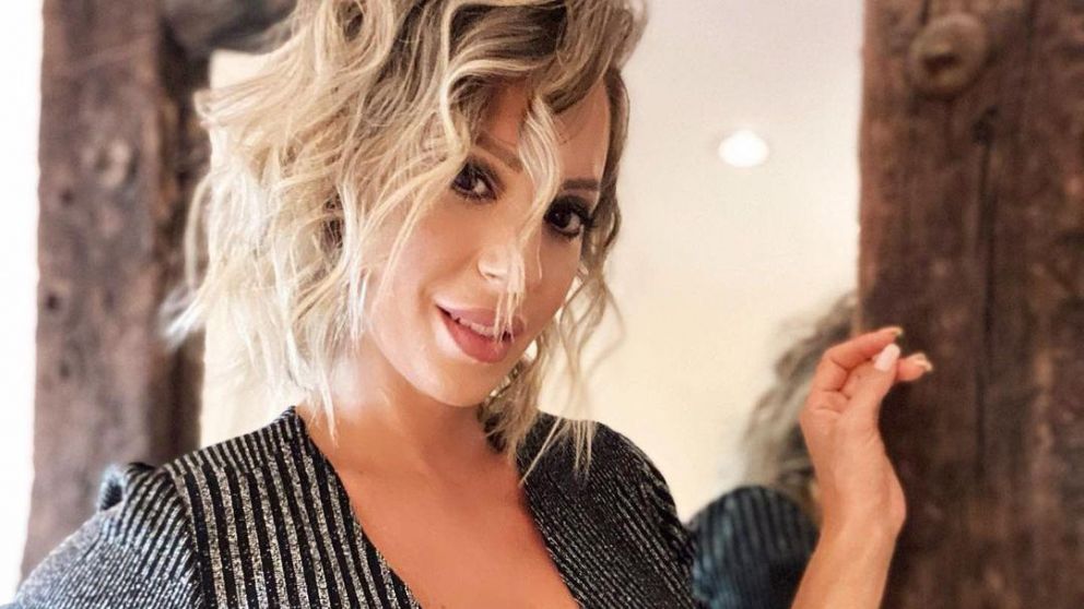 La bailarina está embarazada de cinco meses.