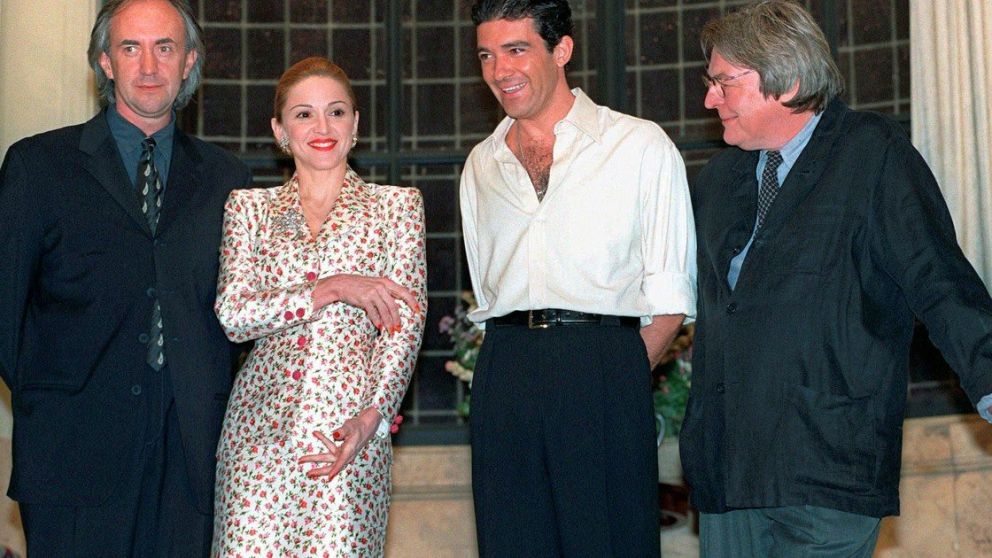 Conferencia de prensa con los actores y el director.