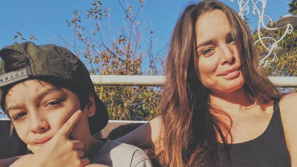 Madre e hijo se reencontraron tras más de cuatro meses separados.