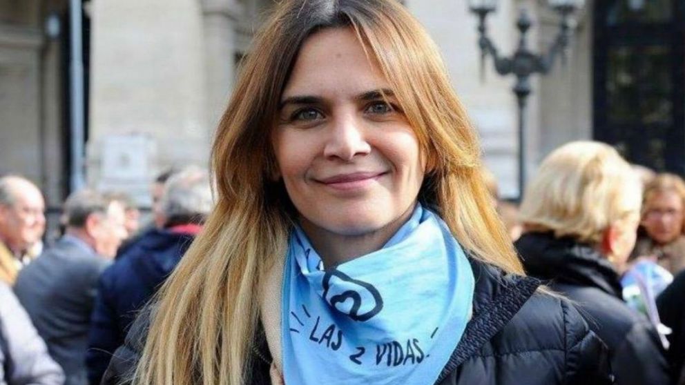 La diputada provincial arremetió contra los políticos que cambiaron su voto a último momento.