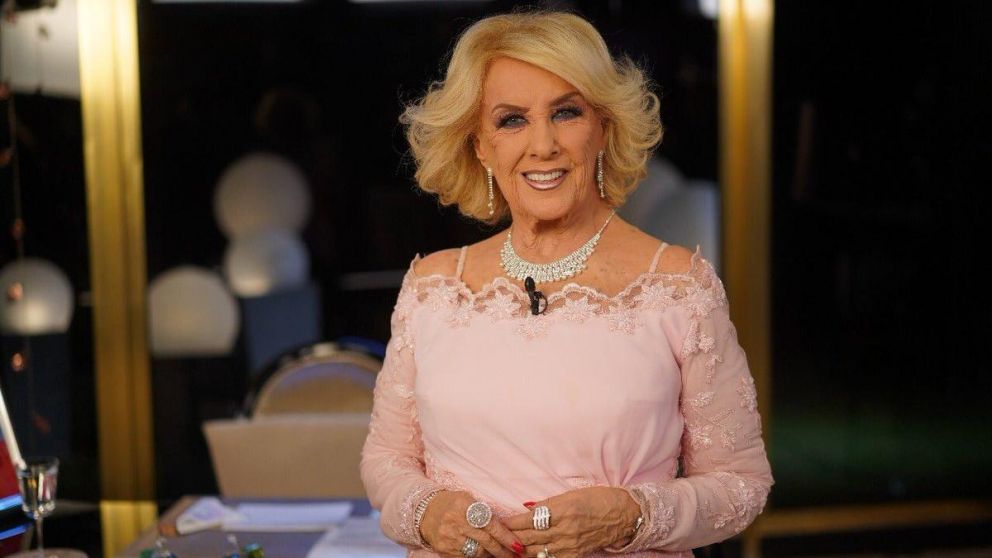 La conductora volverá a la televisión con un diseño de Claudio Cosano.