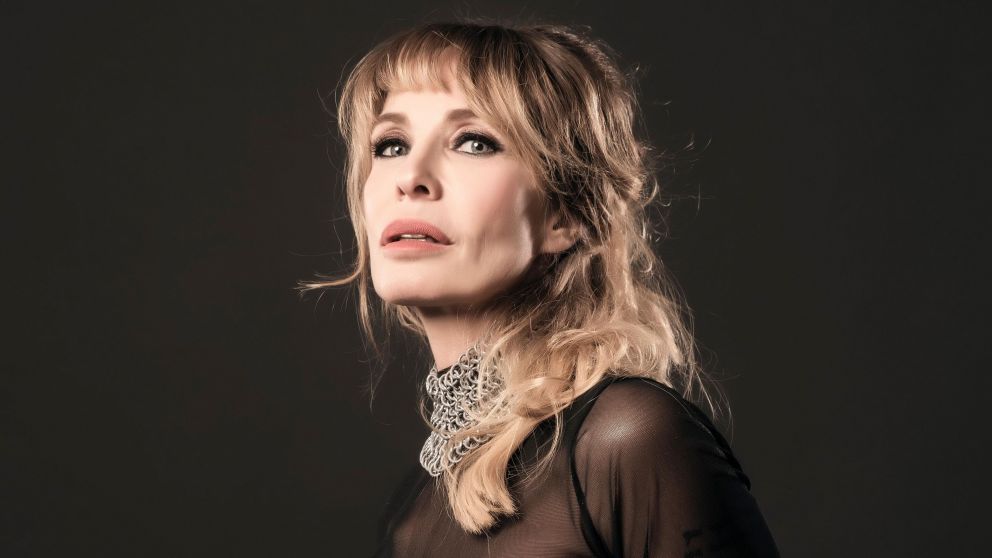 Tras una larga carrera, sorprende con una faceta er�tica y provocativa.