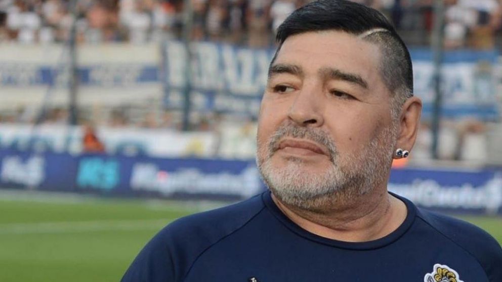 Apuntan contra el entorno del "Diez".