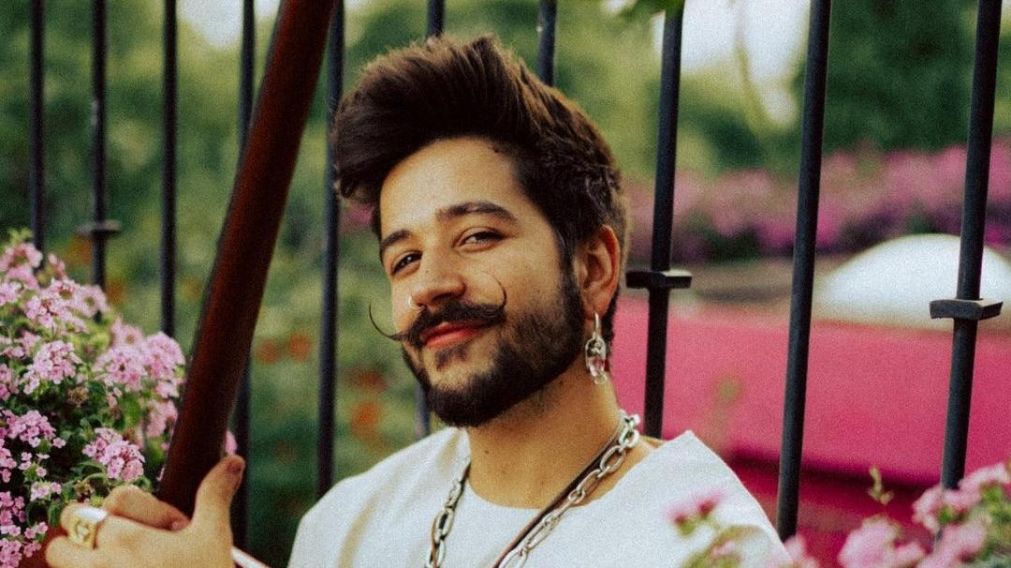 Camilo se destaca por su extravagante estilo.