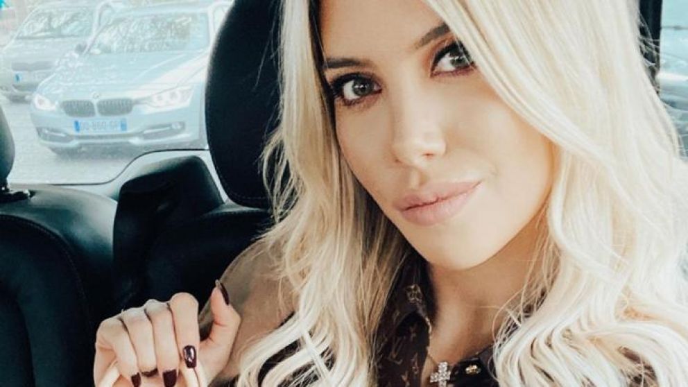 Wanda Nara sorprendió con sus carteras de verano.