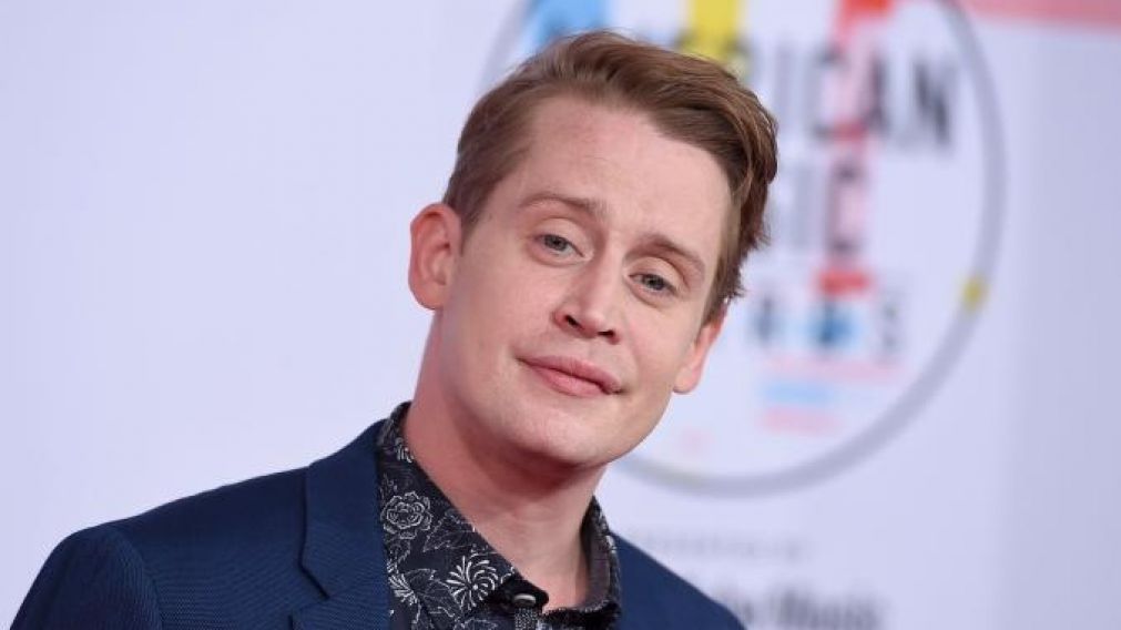 El protagonista de "Mi pobre angelito" recordó la película con un original tapabocas.