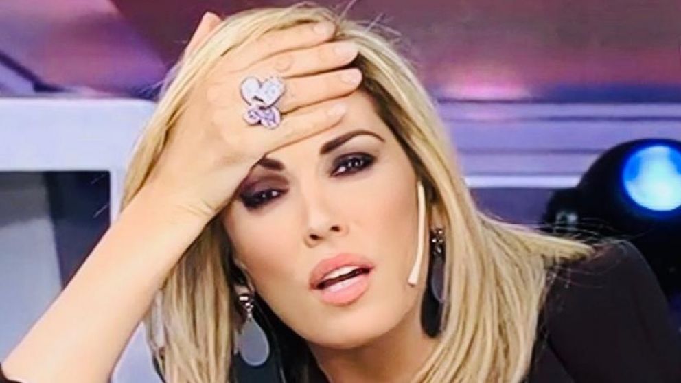Viviana Canosa, a pura ironía tras el accidente sexual en la Cámara de Diputados.