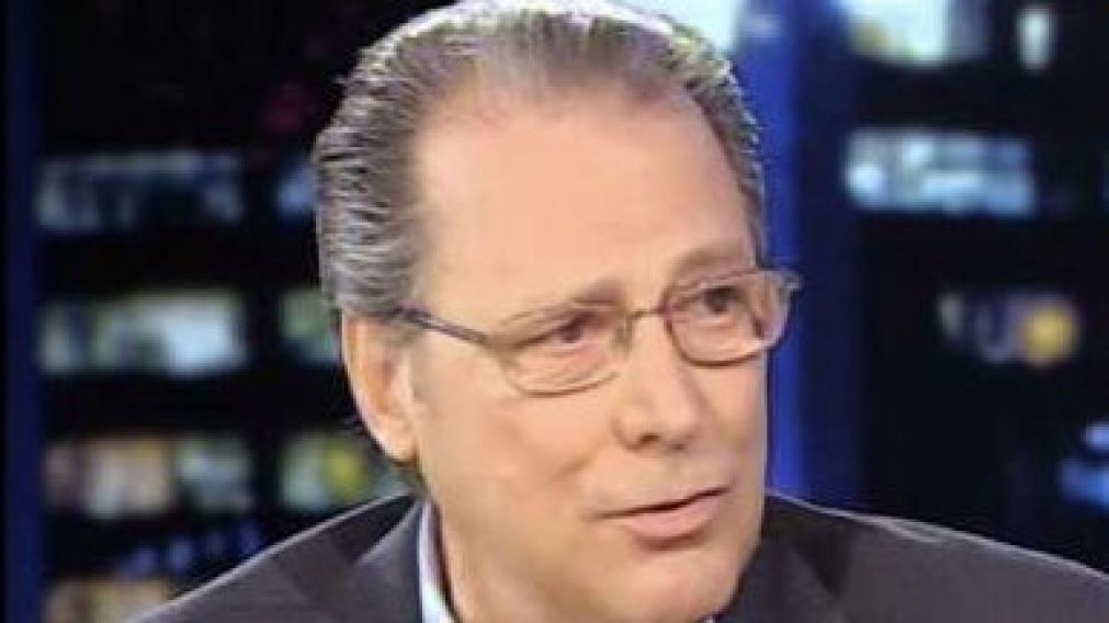 Era hermano de la actriz Marta Gonz�lez.